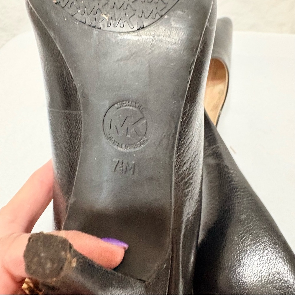 Michael Kors Flex Mid-Heel pumps in black leather. - Picture 10 of 10